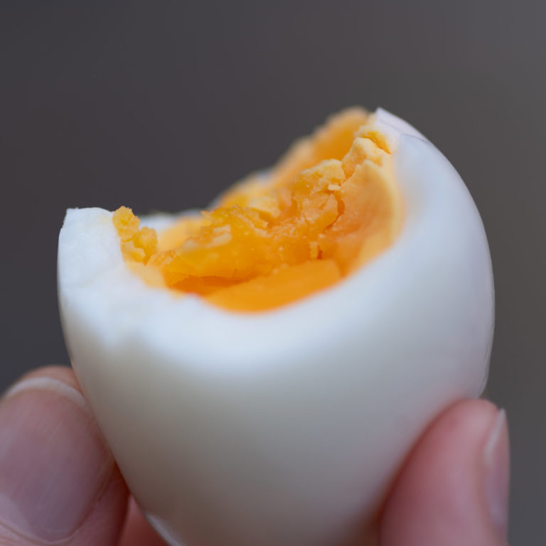 eat boiled eggs