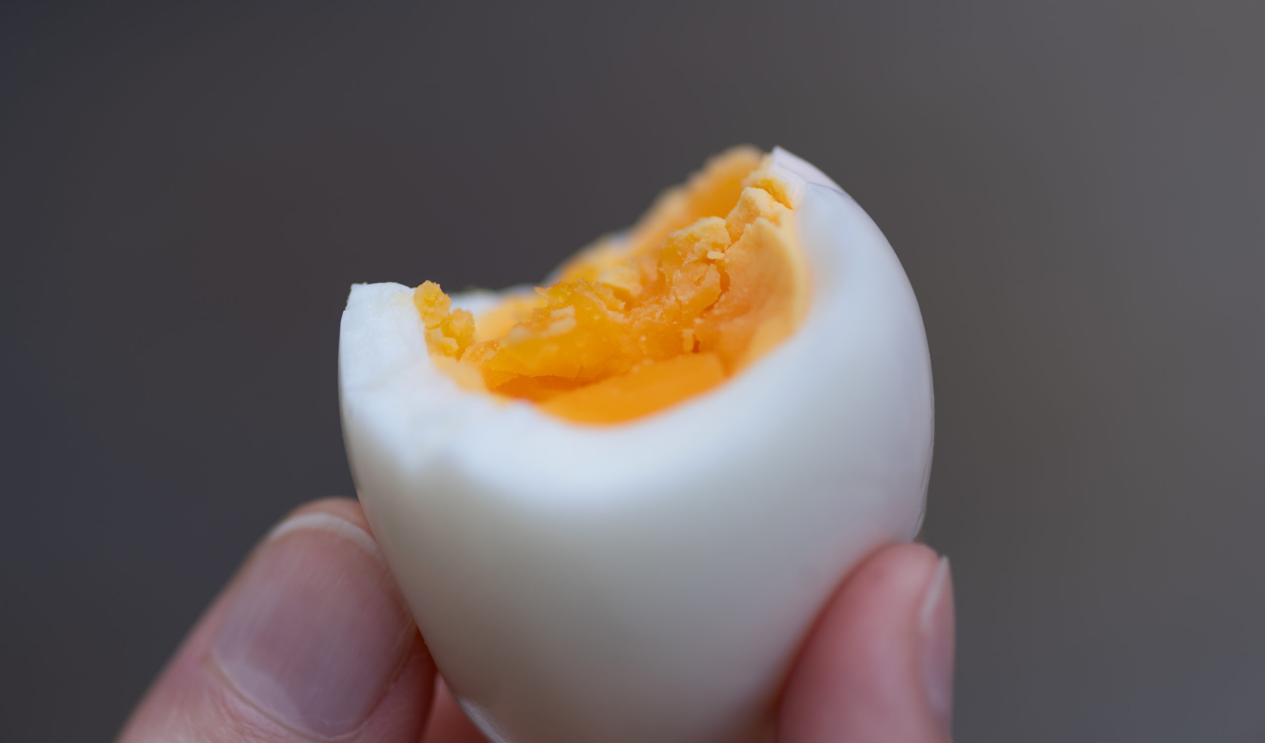 eat boiled eggs